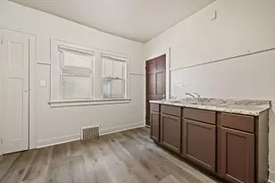 2724 N Palmer St, Milwaukee, WI 53212 - Photo 4