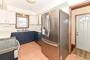 6206 W Fairlane Ave, Brown Deer, WI 53223 - Photo 14