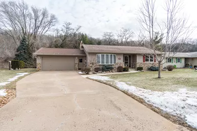 632  Herman Ct, Onalaska, WI 54650 - Photo 2