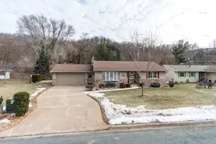 632 Herman Ct, Onalaska, WI 54650 - Photo 8