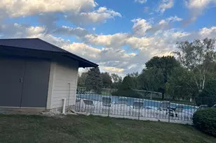 321 Park Hill Dr, Pewaukee, WI 53072 - Photo 18