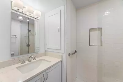 321  Park Hill Dr #A, Pewaukee, WI 53072 - Photo 12