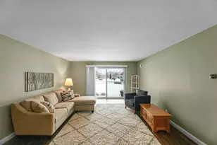 321 Park Hill Dr, Pewaukee, WI 53072 - Photo 8