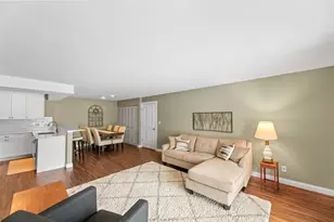 321 Park Hill Dr, Pewaukee, WI 53072 - Photo 8