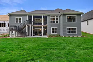 N66W21333 Sagebrush Dr, Menomonee Falls, WI 53046 - Photo 2