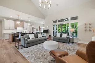 N66W21333 Sagebrush Dr, Menomonee Falls, WI 53046 - Photo 4