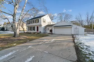 9126 N Meadowlark Ln, Bayside, WI 53217 - Photo 2
