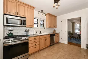 424 W Luebbe Ln, Glendale, WI 53217 - Photo 20