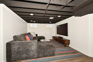 424 W Luebbe Ln, Glendale, WI 53217 - Photo 30