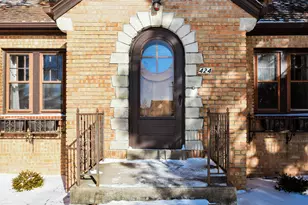 424 W Luebbe Ln, Glendale, WI 53217 - Photo 4