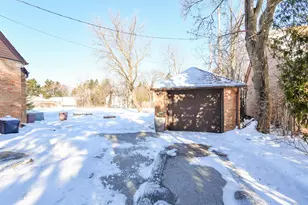 424 W Luebbe Ln, Glendale, WI 53217 - Photo 36