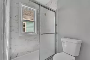 6824 W Hayes Ave, West Allis, WI 53219 - Photo 16