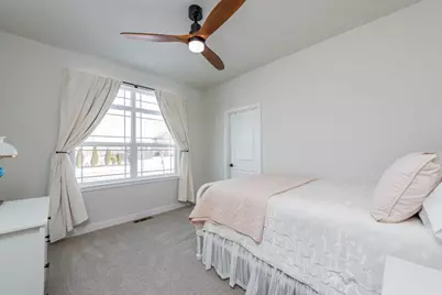 9029  Creekside Cir, Pleasant Prairie, WI 53158 - Photo 20