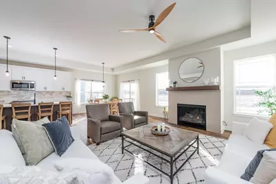 9029  Creekside Cir, Pleasant Prairie, WI 53158 - Photo 4