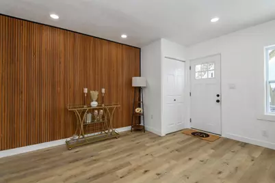 2128 S Mound St, Milwaukee, WI 53207 - Photo 8