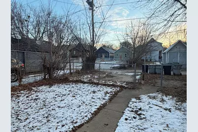 2436 N 16th St, Milwaukee, WI 53206 - Photo 16