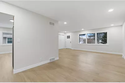 4024 S 92nd St, Greenfield, WI 53228 - Photo 6