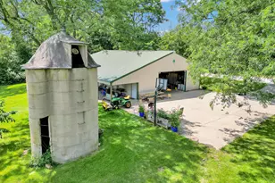 6386 Alpine Dr, Addison, WI 53095 - Photo 8