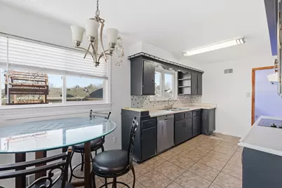 4630 W Anthony Dr, Greenfield, WI 53219 - Photo 10