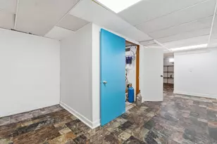 4630 W Anthony Dr, Greenfield, WI 53219 - Photo 14