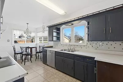 4630 W Anthony Dr, Greenfield, WI 53219 - Photo 8