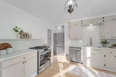 4706 N Hollywood Ave, Whitefish Bay, WI 53211 - Photo 6