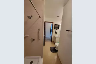 805 E Henry Clay St #202, Whitefish Bay, WI 53217 - Photo 12