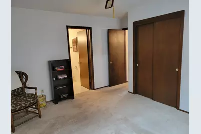 805 E Henry Clay St #202, Whitefish Bay, WI 53217 - Photo 8