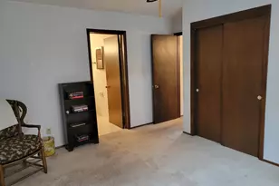 805 E Henry Clay St, Whitefish Bay, WI 53217 - Photo 8