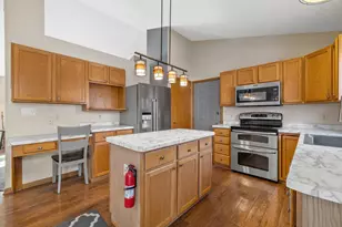 702 Fox Knoll Dr, Racine, WI 53185 - Photo 10