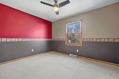 702  Fox Knoll Dr, Racine, WI 53185 - Photo 18