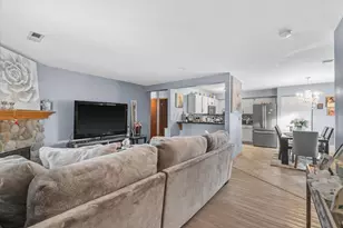 160 W Aspen Ct, Oak Creek, WI 53154 - Photo 4