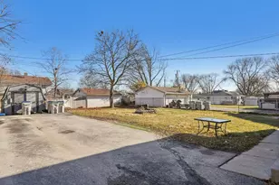 4896 N 106th St, Milwaukee, WI 53225 - Photo 8