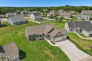 2707 Mapleton Ave, East Troy, WI 53120 - Photo 4