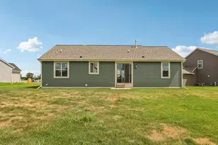 2707 Mapleton Ave, East Troy, WI 53120 - Photo 2