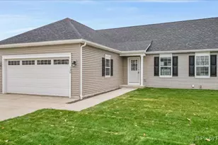 130 Spring Dr, Walworth, WI 53184 - Photo 2