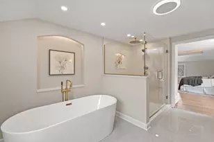 10525 N Fairway Ln, Mequon, WI 53092 - Photo 8