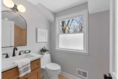 10525 N Fairway Ln, Mequon, WI 53092 - Photo 34