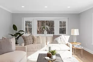 10525 N Fairway Ln, Mequon, WI 53092 - Photo 4