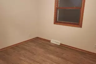 725 Sydney Dr, Racine, WI 53402 - Photo 12