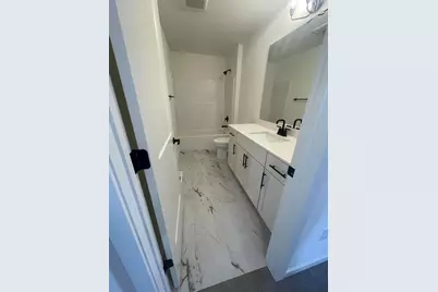 584  Twin Creeks Dr, Dousman, WI 53118 - Photo 8