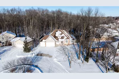 1060  Tahoe Ct, Menasha, WI 54952 - Photo 2