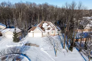 1060 Tahoe Ct, Menasha, WI 54952 - Photo 2