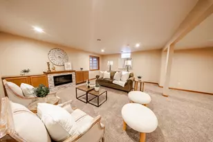 1060 Tahoe Ct, Menasha, WI 54952 - Photo 12