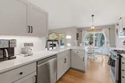 1115  Riverway Ct, Pewaukee, WI 53072 - Photo 8