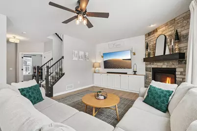 W206N17471  Hidden Creek Rd, Jackson, WI 53037 - Photo 2