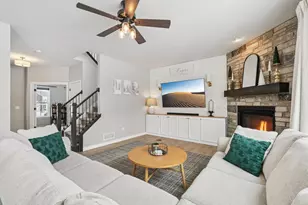 W206N17471 Hidden Creek Rd, Jackson, WI 53037 - Photo 2