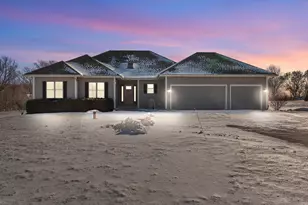 N5372 Loraine Ct, Fredonia, WI 53021 - Photo 1