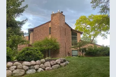 469  Country Club Dr #1, Lake Geneva, WI 53147 - Photo 2