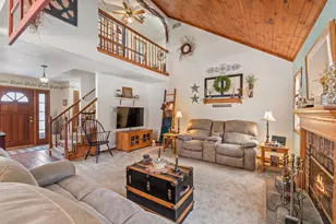 W1072 Hilltop Rd, Rubicon, WI 53078 - Photo 10